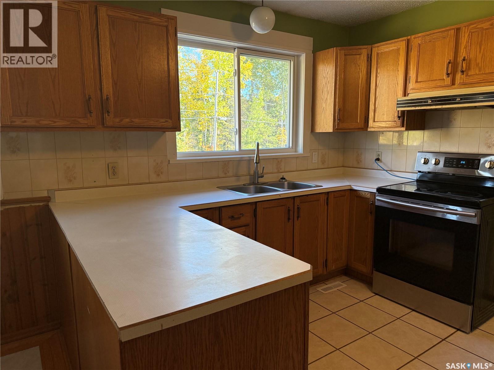 708 Studer Street, La Ronge, Saskatchewan  S0J 1L0 - Photo 4 - SK050356