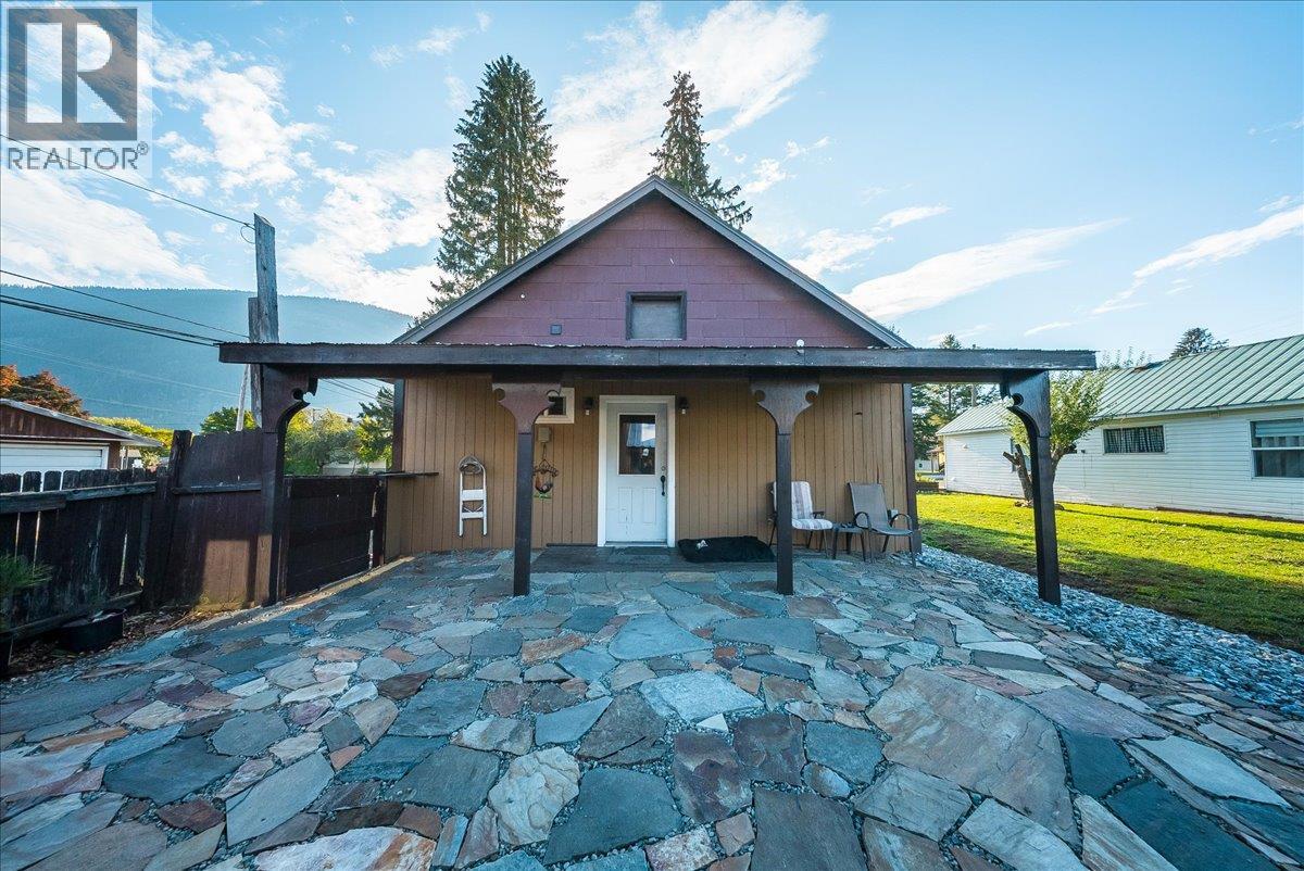 514 Davies Avenue, Salmo, British Columbia