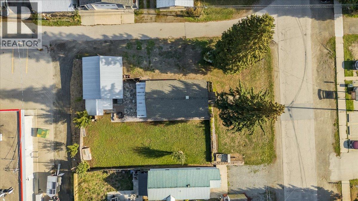 514 Davies Avenue, Salmo, British Columbia  V0G 1Z0 - Photo 12 - 10402583