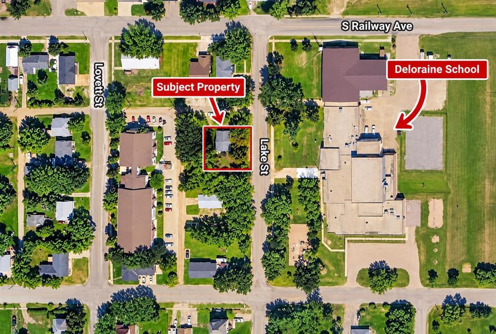 111 Lake Street S, Deloraine, Manitoba  R0M 0M0 - Photo 2 - 202624930