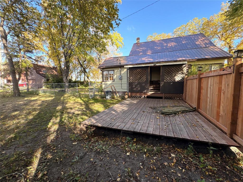 111 Lake Street S, Deloraine, Manitoba  R0M 0M0 - Photo 29 - 202624930