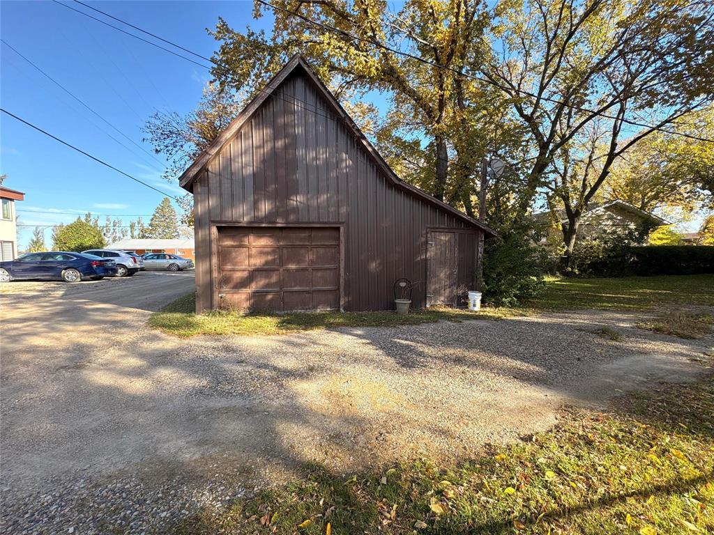 111 Lake Street S, Deloraine, Manitoba  R0M 0M0 - Photo 31 - 202624930