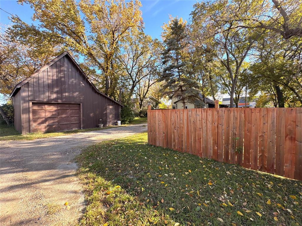 111 Lake Street S, Deloraine, Manitoba  R0M 0M0 - Photo 32 - 202624930