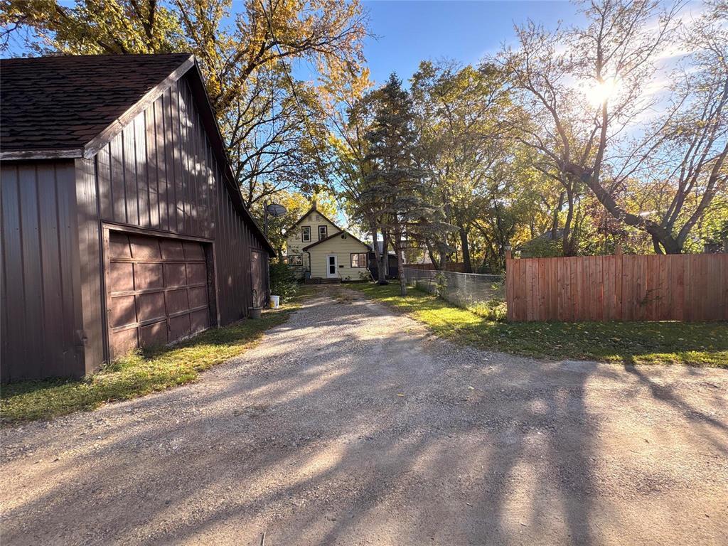 111 Lake Street S, Deloraine, Manitoba  R0M 0M0 - Photo 33 - 202624930