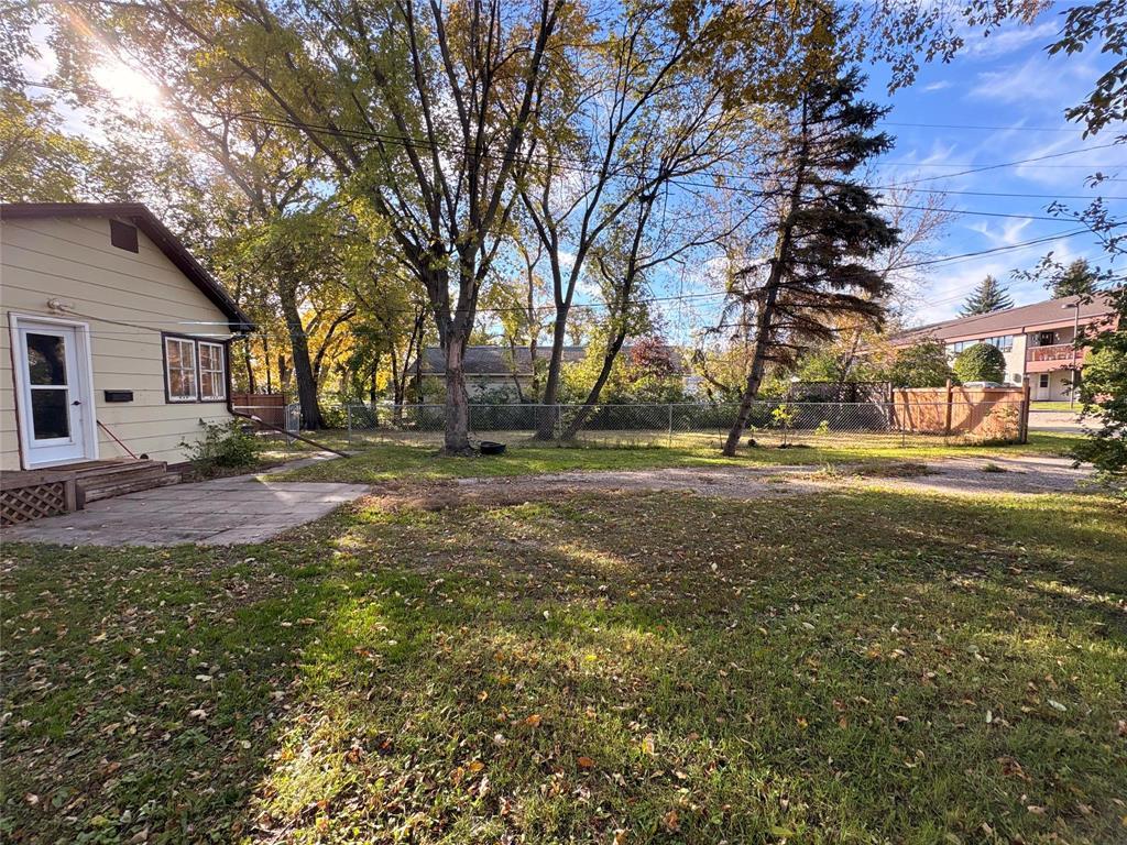 111 Lake Street S, Deloraine, Manitoba  R0M 0M0 - Photo 37 - 202624930