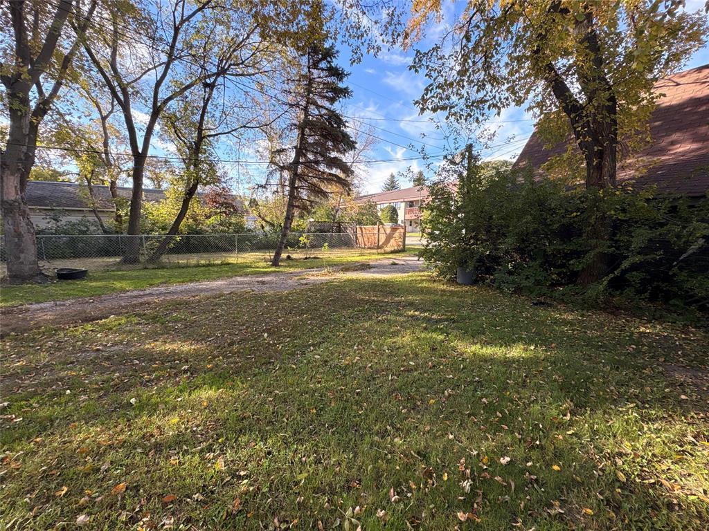 111 Lake Street S, Deloraine, Manitoba  R0M 0M0 - Photo 38 - 202624930