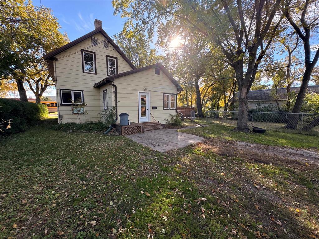 111 Lake Street S, Deloraine, Manitoba  R0M 0M0 - Photo 39 - 202624930