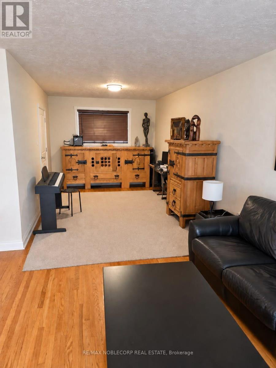 5 Conamore Crescent, Toronto, Ontario  M3J 1H2 - Photo 10 - W13866798