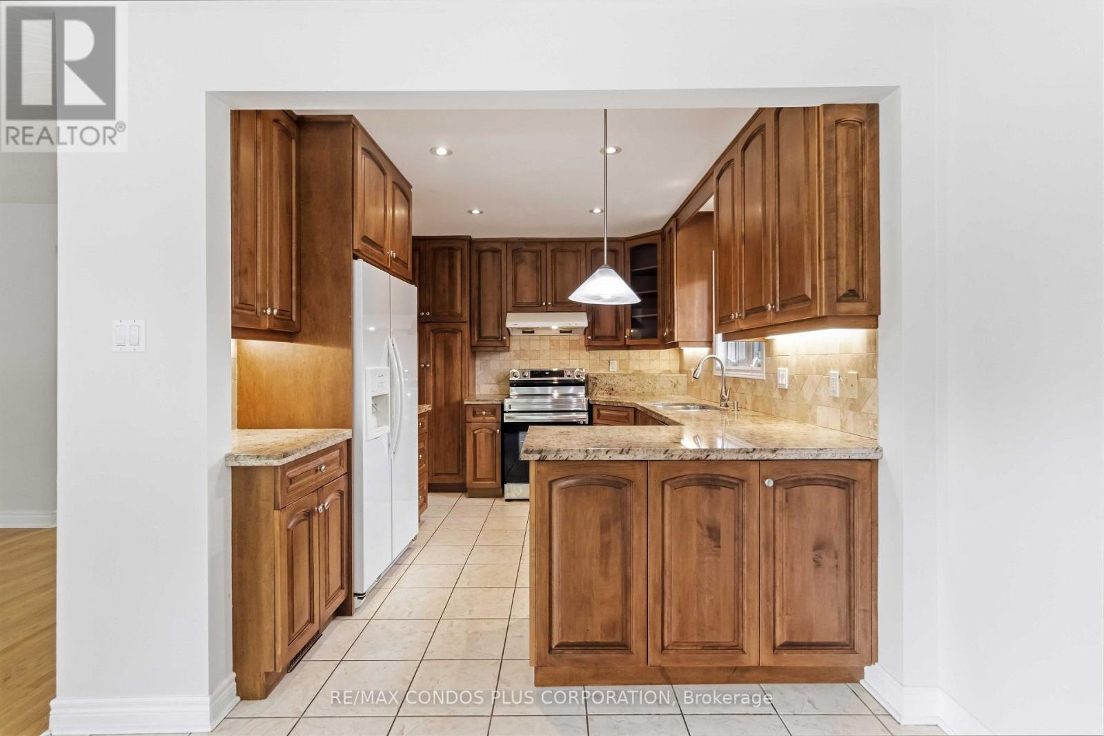 122 Wyndale Drive, Toronto, Ontario  M6L 1G3 - Photo 13 - W13867230