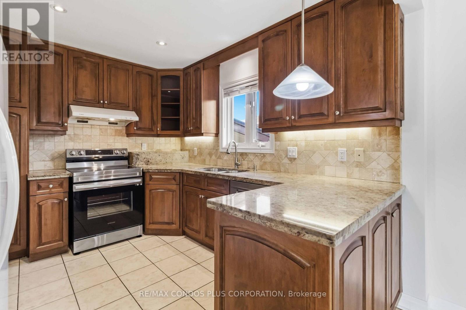 122 Wyndale Drive, Toronto, Ontario  M6L 1G3 - Photo 14 - W13867230