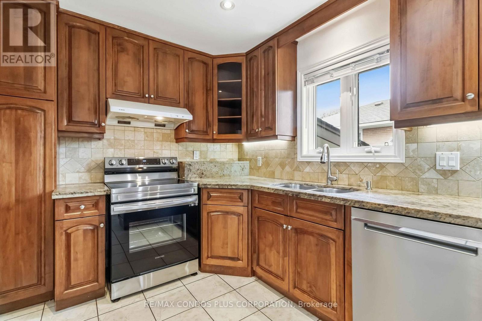 122 Wyndale Drive, Toronto, Ontario  M6L 1G3 - Photo 15 - W13867230