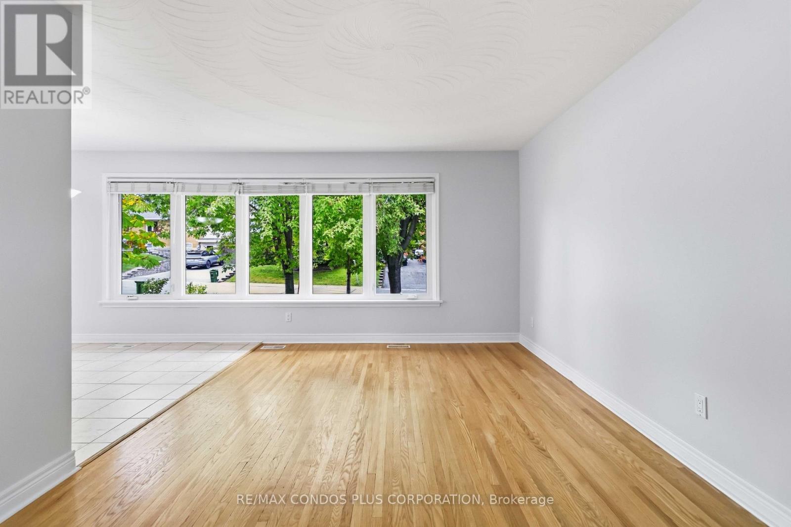 122 Wyndale Drive, Toronto, Ontario  M6L 1G3 - Photo 4 - W13867230