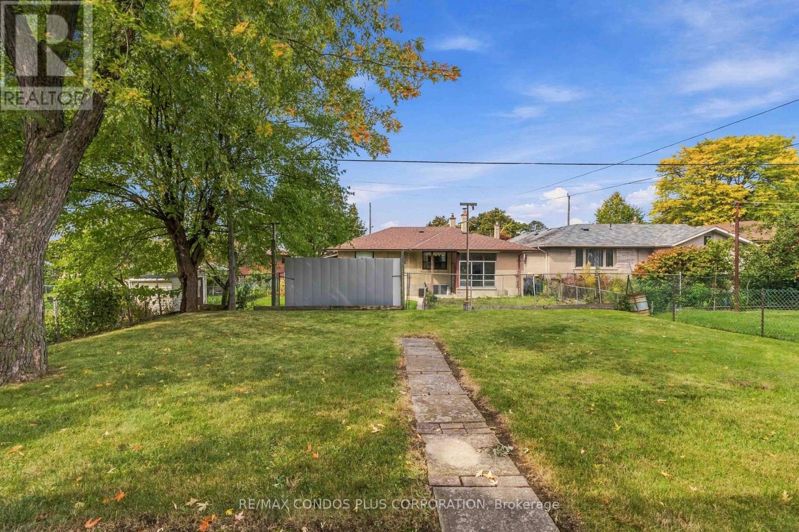 122 Wyndale Drive, Toronto, Ontario  M6L 1G3 - Photo 40 - W13867230