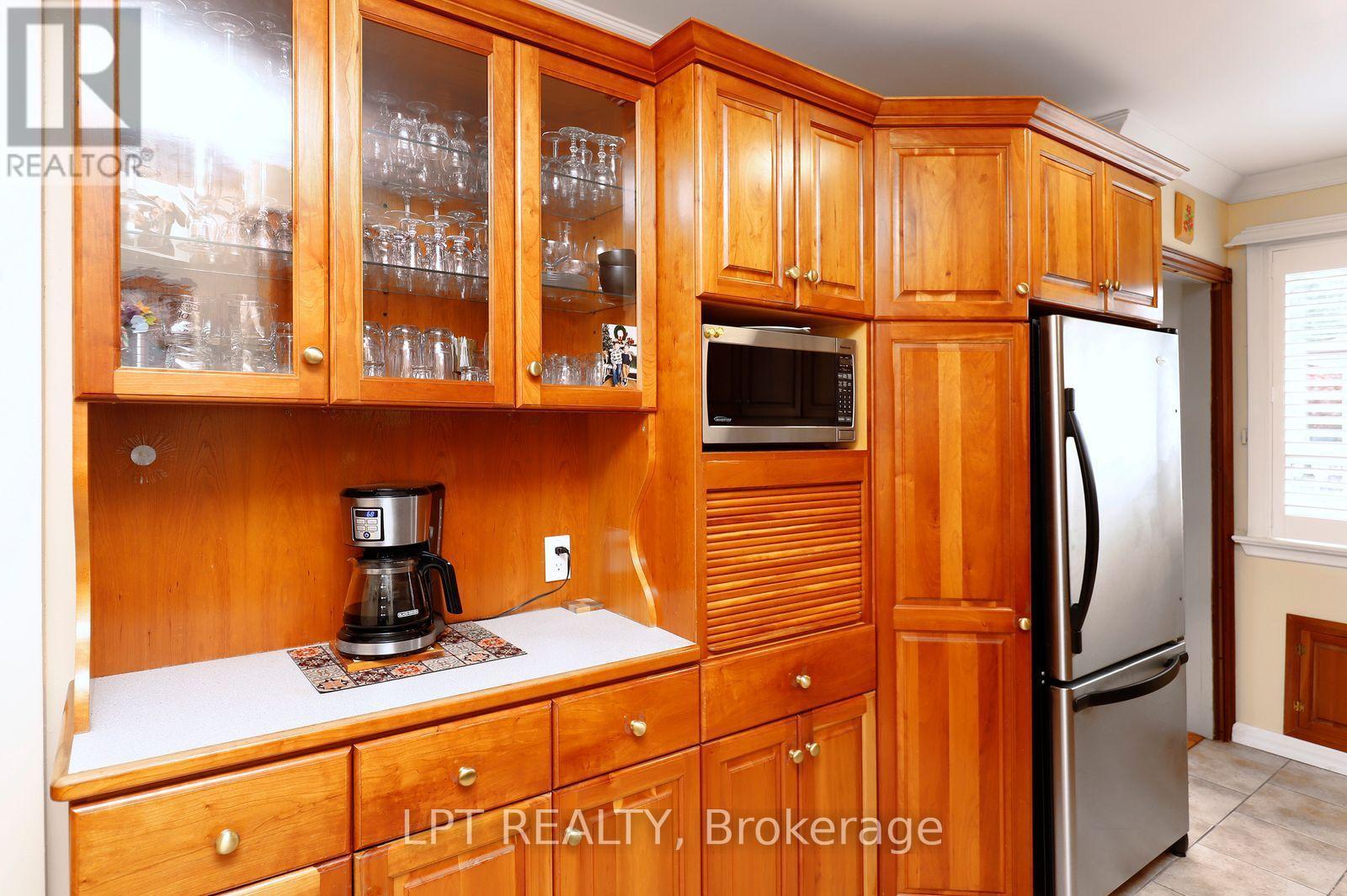 37 Mcgilvray Crescent W, Halton Hills, Ontario  L7G 1L7 - Photo 12 - W13867248
