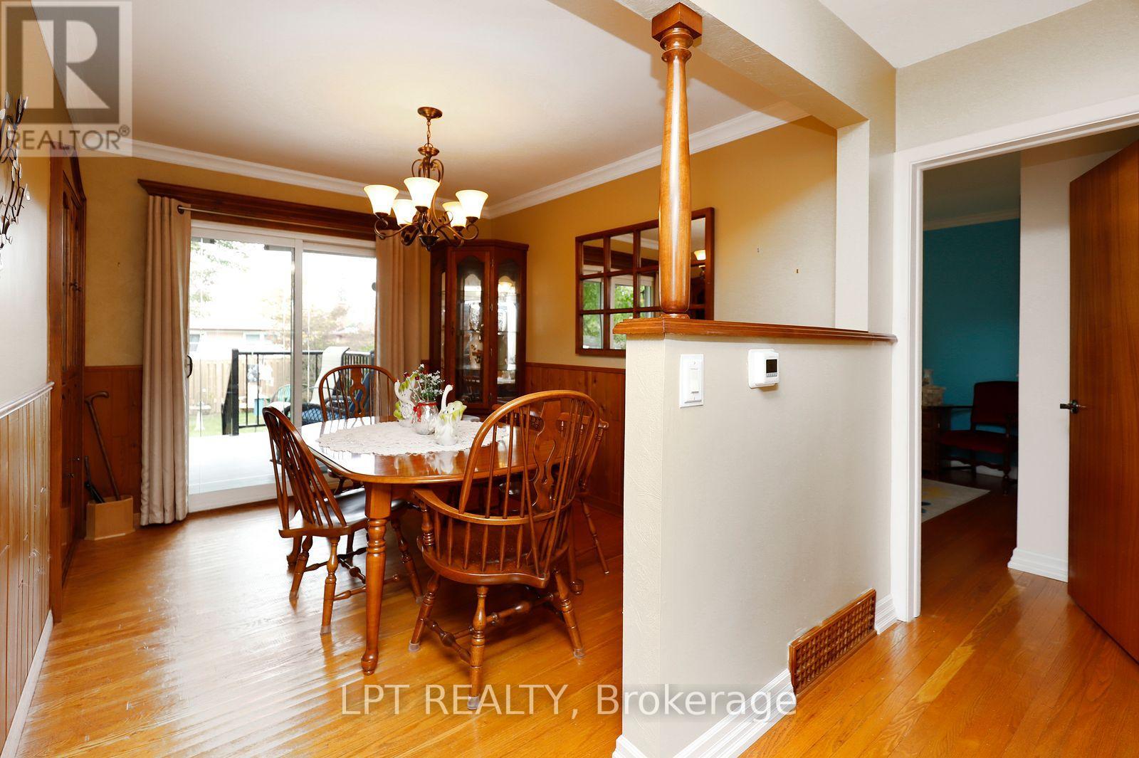 37 Mcgilvray Crescent W, Halton Hills, Ontario  L7G 1L7 - Photo 16 - W13867248