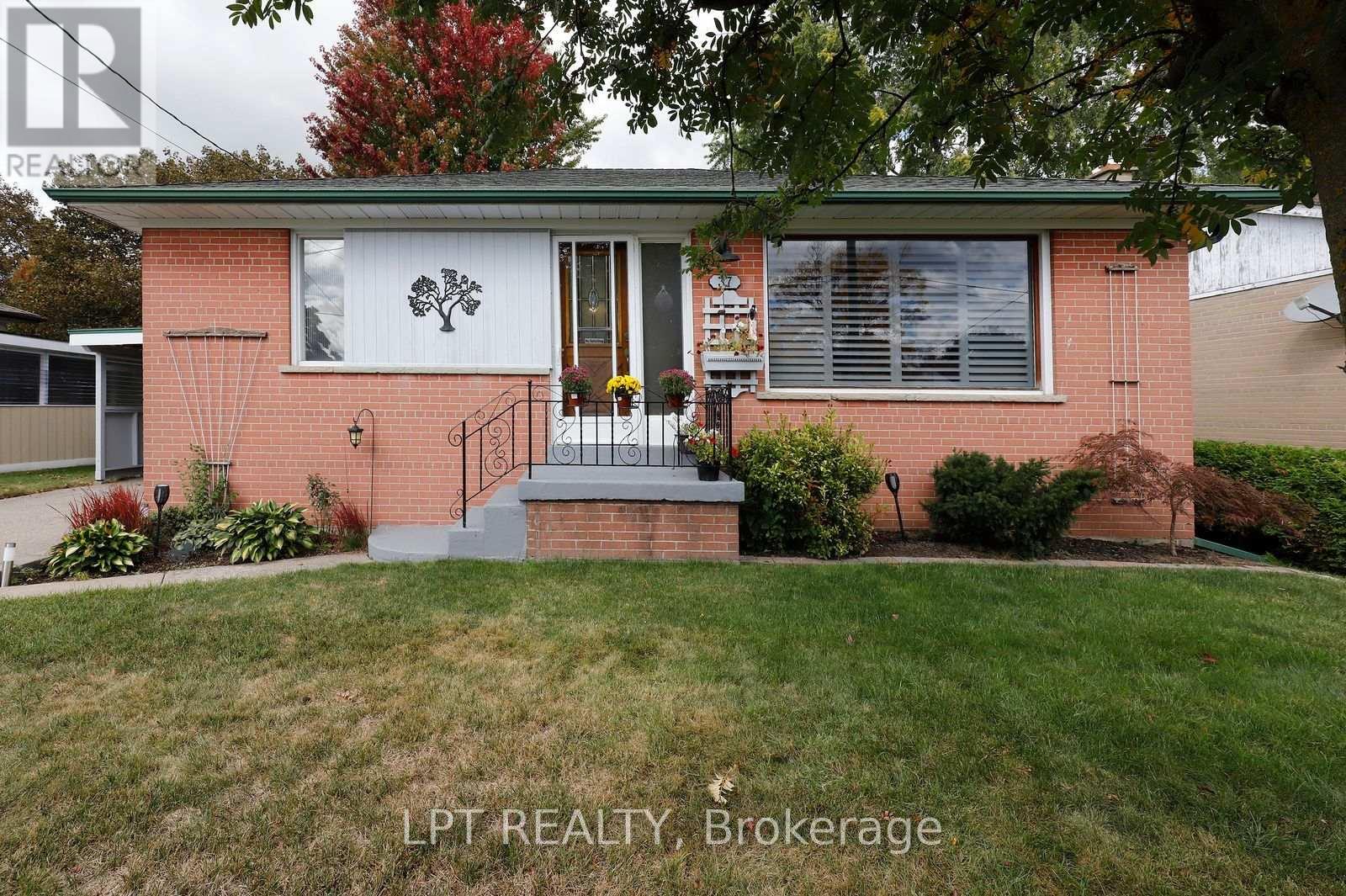 37 Mcgilvray Crescent W, Halton Hills, Ontario  L7G 1L7 - Photo 3 - W13867248