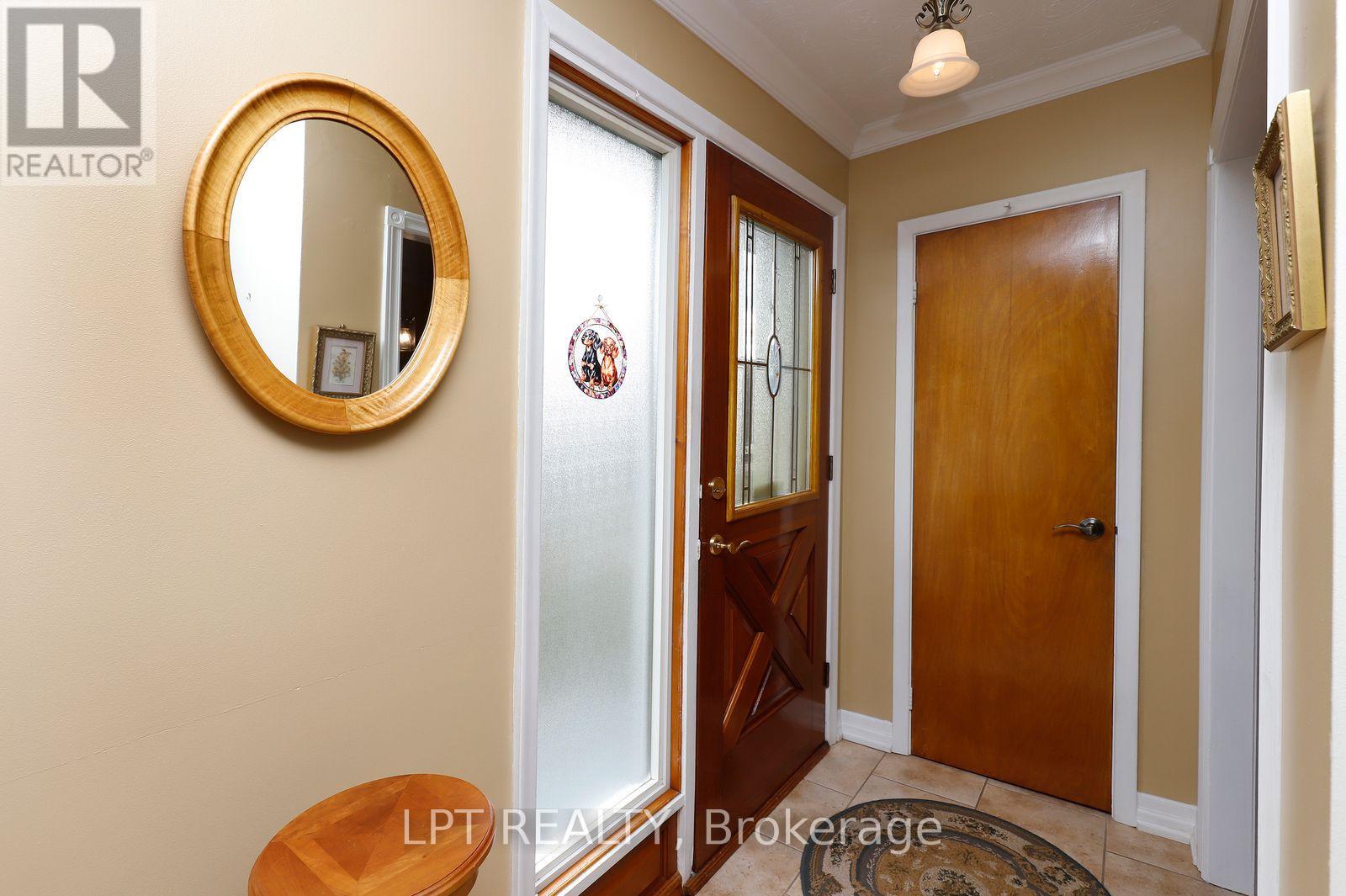37 Mcgilvray Crescent W, Halton Hills, Ontario  L7G 1L7 - Photo 4 - W13867248