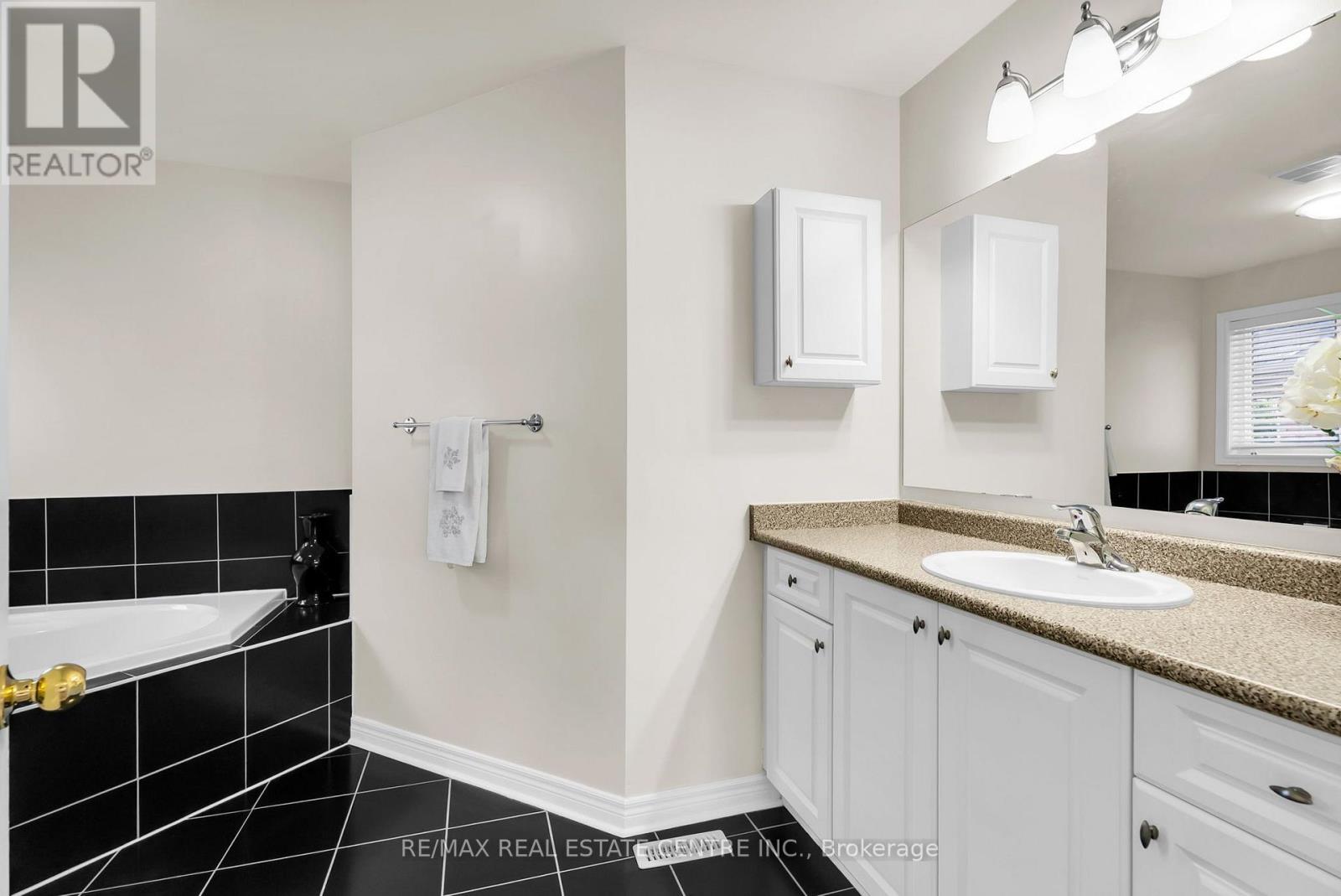 43 Delphinium Way, Brampton, Ontario  L7A 0N3 - Photo 30 - W13867350