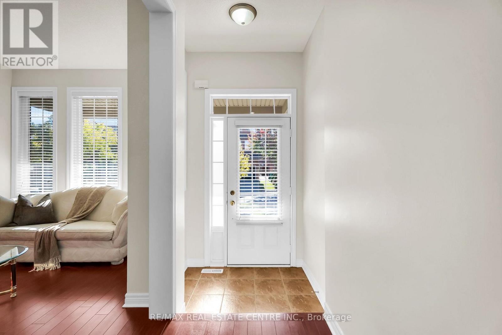 43 Delphinium Way, Brampton, Ontario  L7A 0N3 - Photo 4 - W13867350