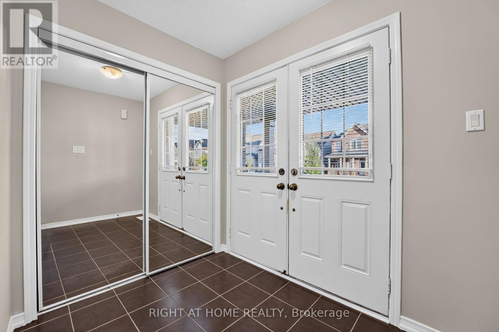 8460 Sweet Chestnut Drive, Niagara Falls, Ontario  L2H 0N2 - Photo 6 - X13867362