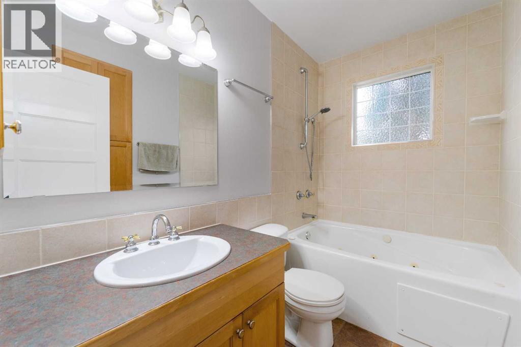 479 Bracewood Crescent SW, Calgary, Alberta  T2W 3B7 - Photo 29 - A2348213