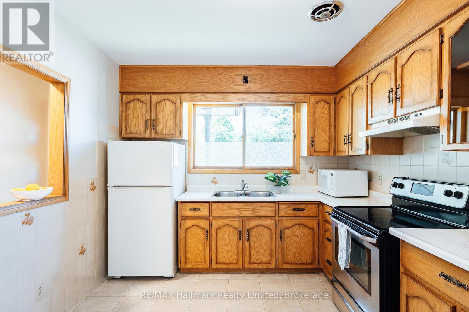 41 WILLIAM STREET Guelph (St. George's) Ontario Canada N1E5E2 4