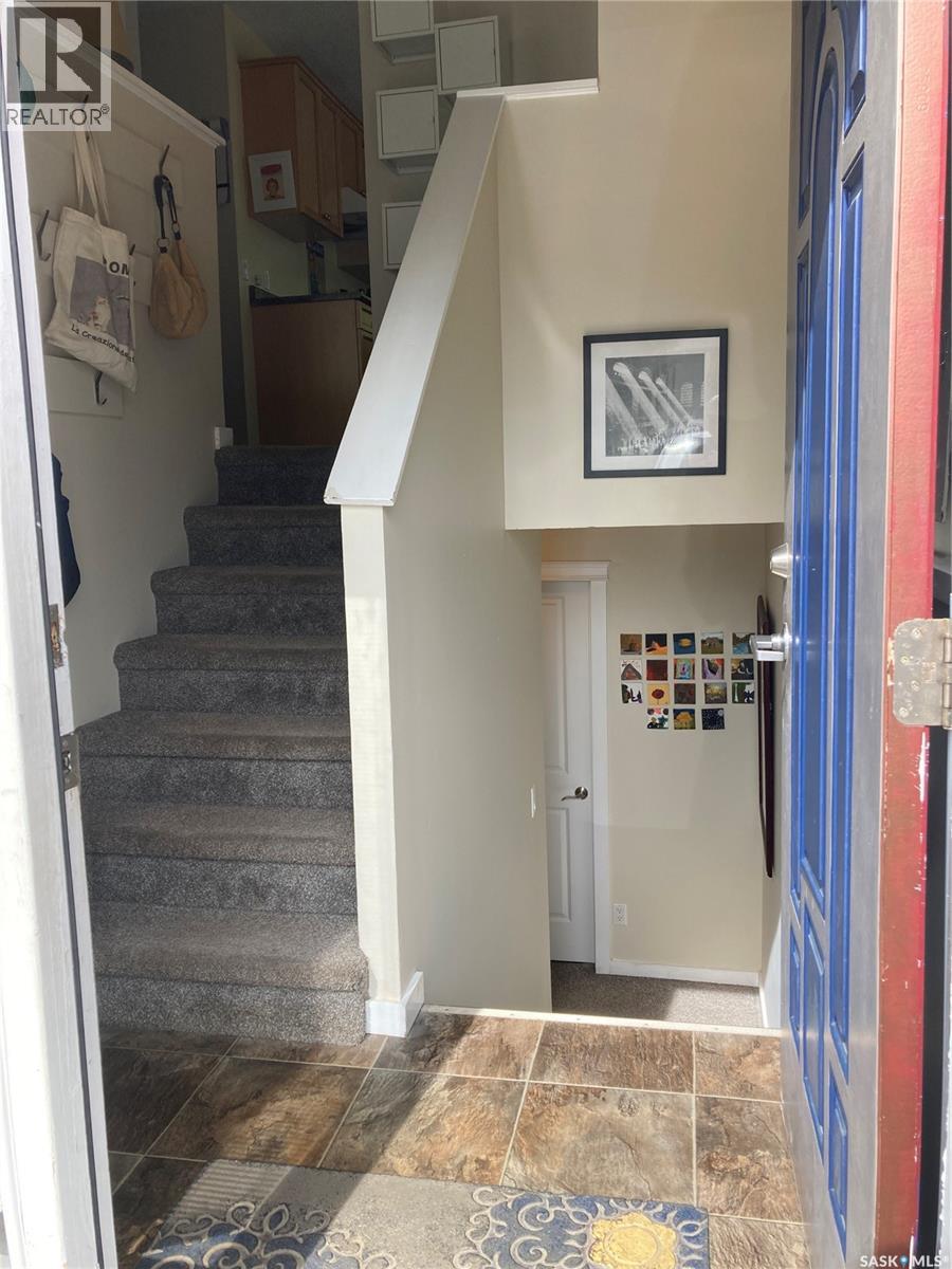 204 A & B 5th Avenue, Caronport, Saskatchewan  S0H 0S0 - Photo 4 - SK050429