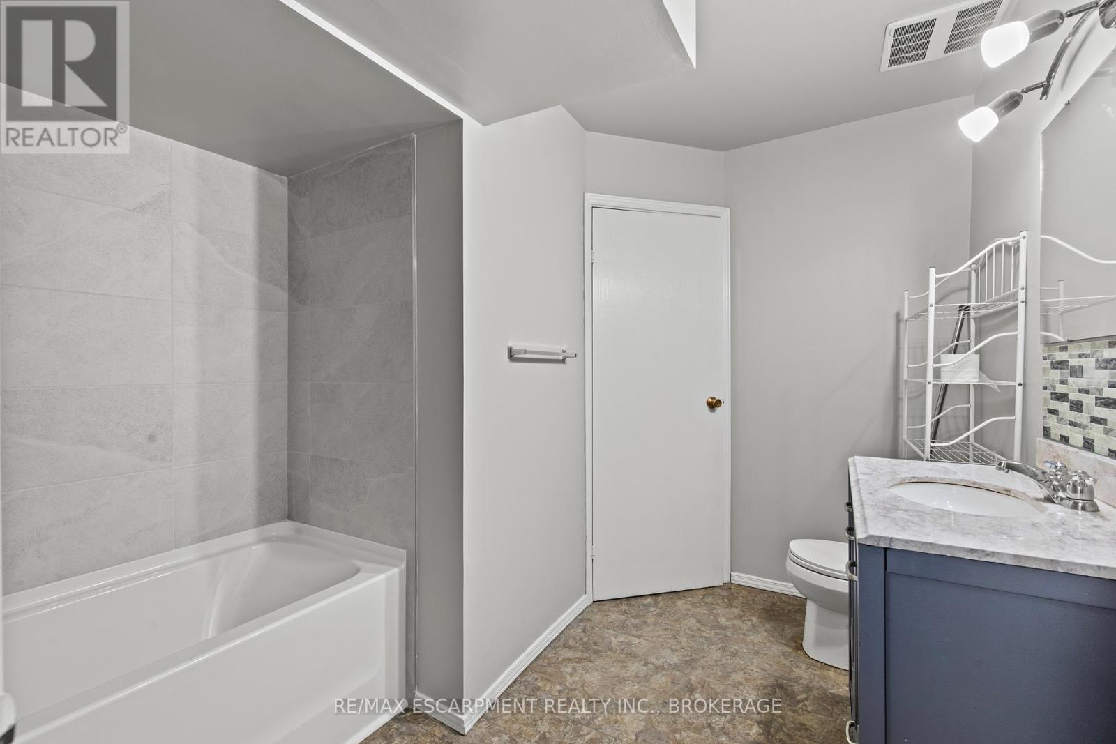 Upper - 15 Mccormick Street, Welland, Ontario  L3C 4L8 - Photo 15 - X13867548