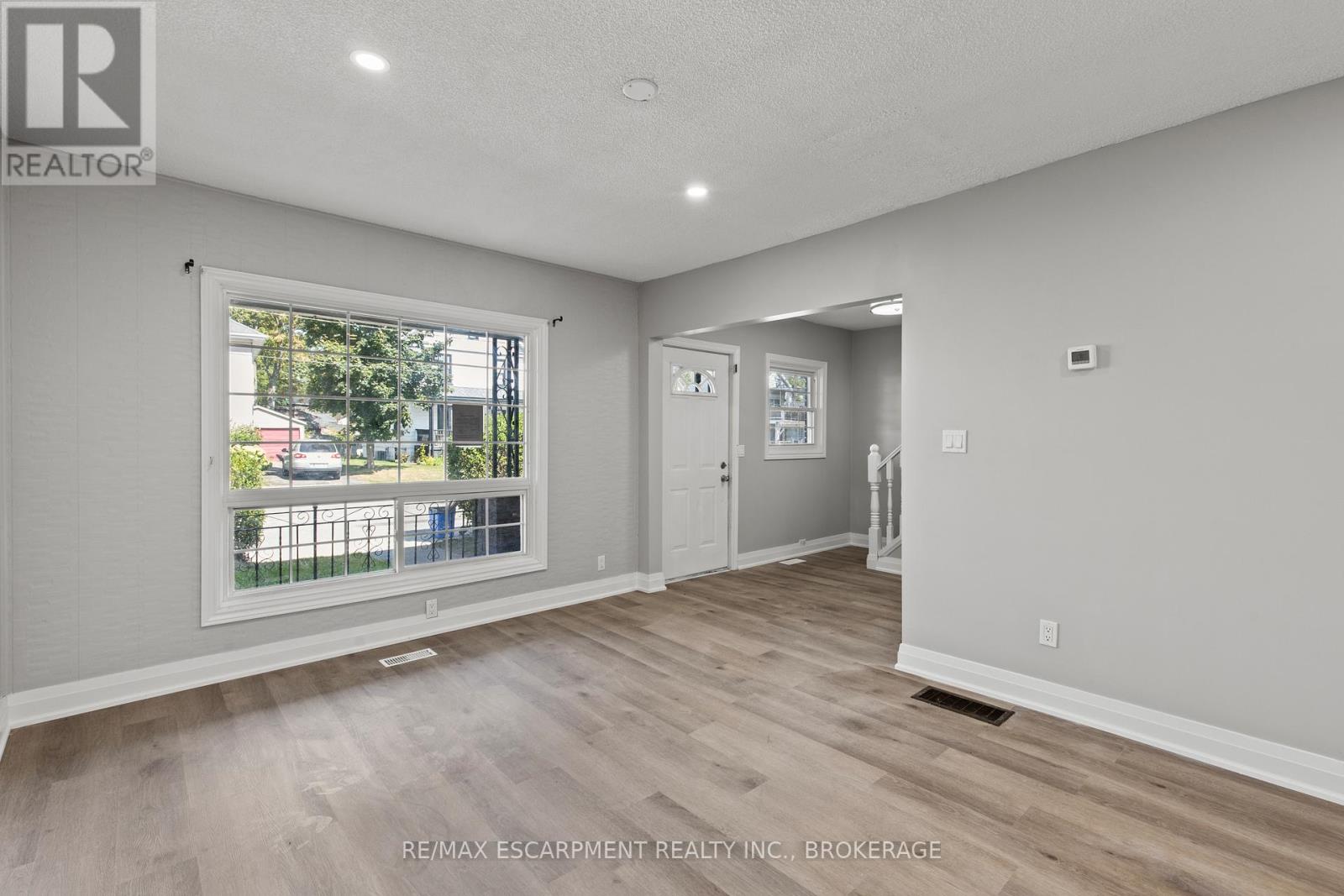 Upper - 15 Mccormick Street, Welland, Ontario  L3C 4L8 - Photo 6 - X13867548