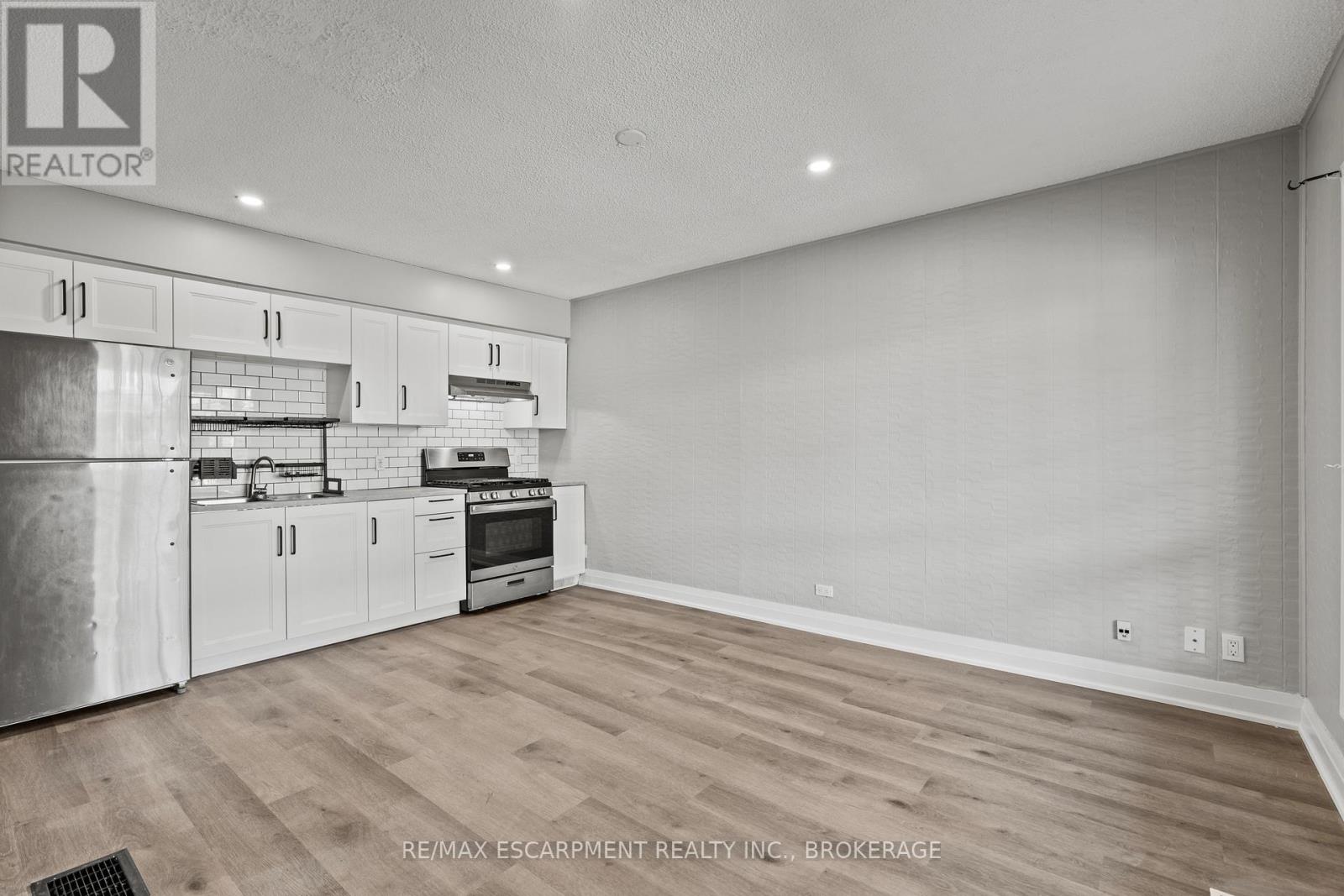 Upper - 15 Mccormick Street, Welland, Ontario  L3C 4L8 - Photo 7 - X13867548