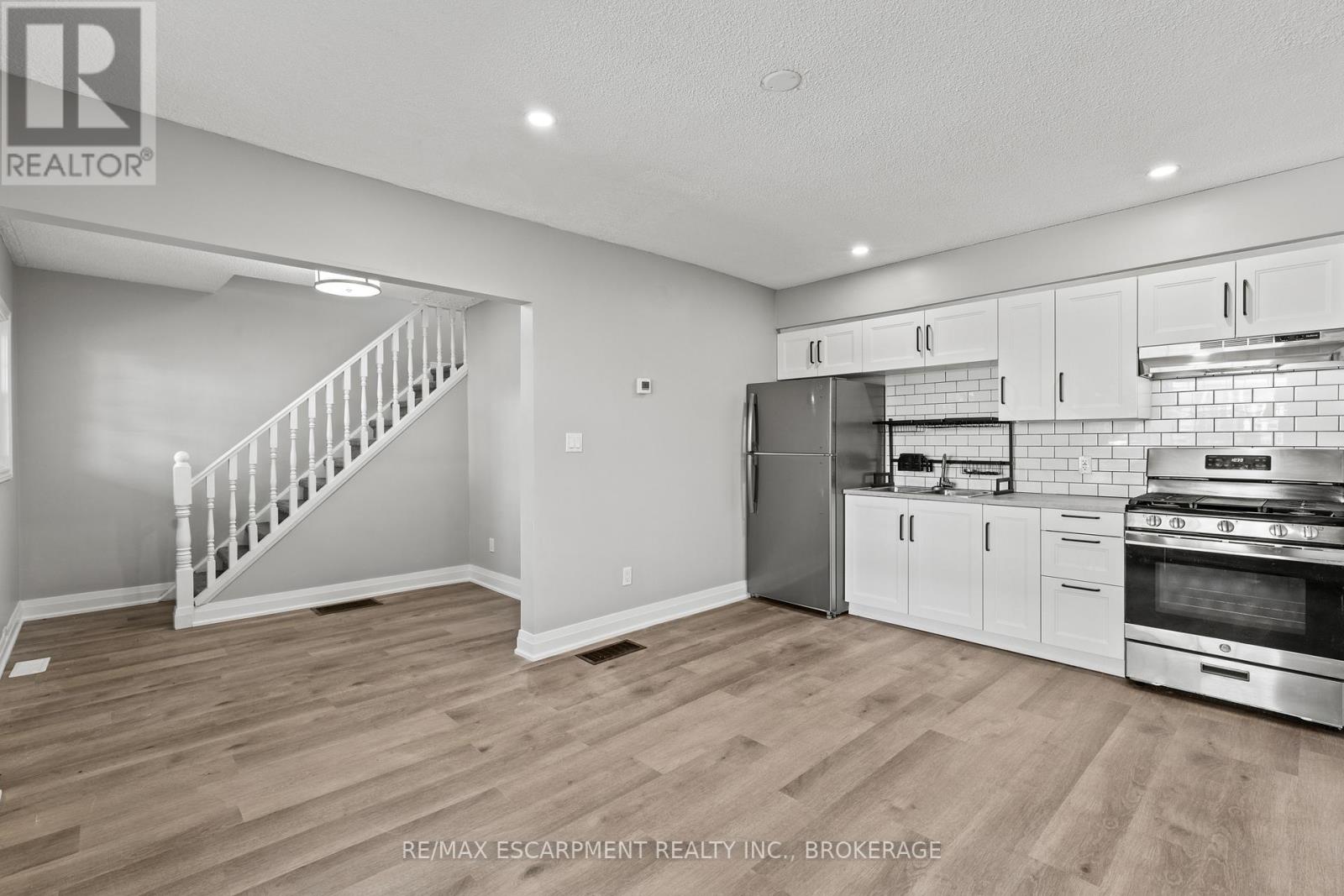 Upper - 15 Mccormick Street, Welland, Ontario  L3C 4L8 - Photo 8 - X13867548