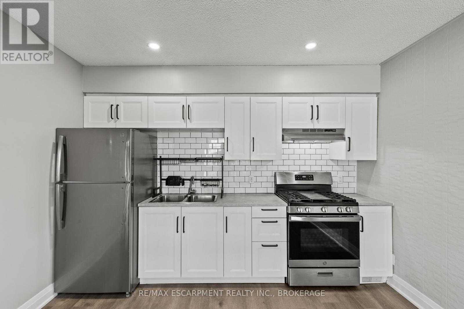 Upper - 15 Mccormick Street, Welland, Ontario  L3C 4L8 - Photo 9 - X13867548