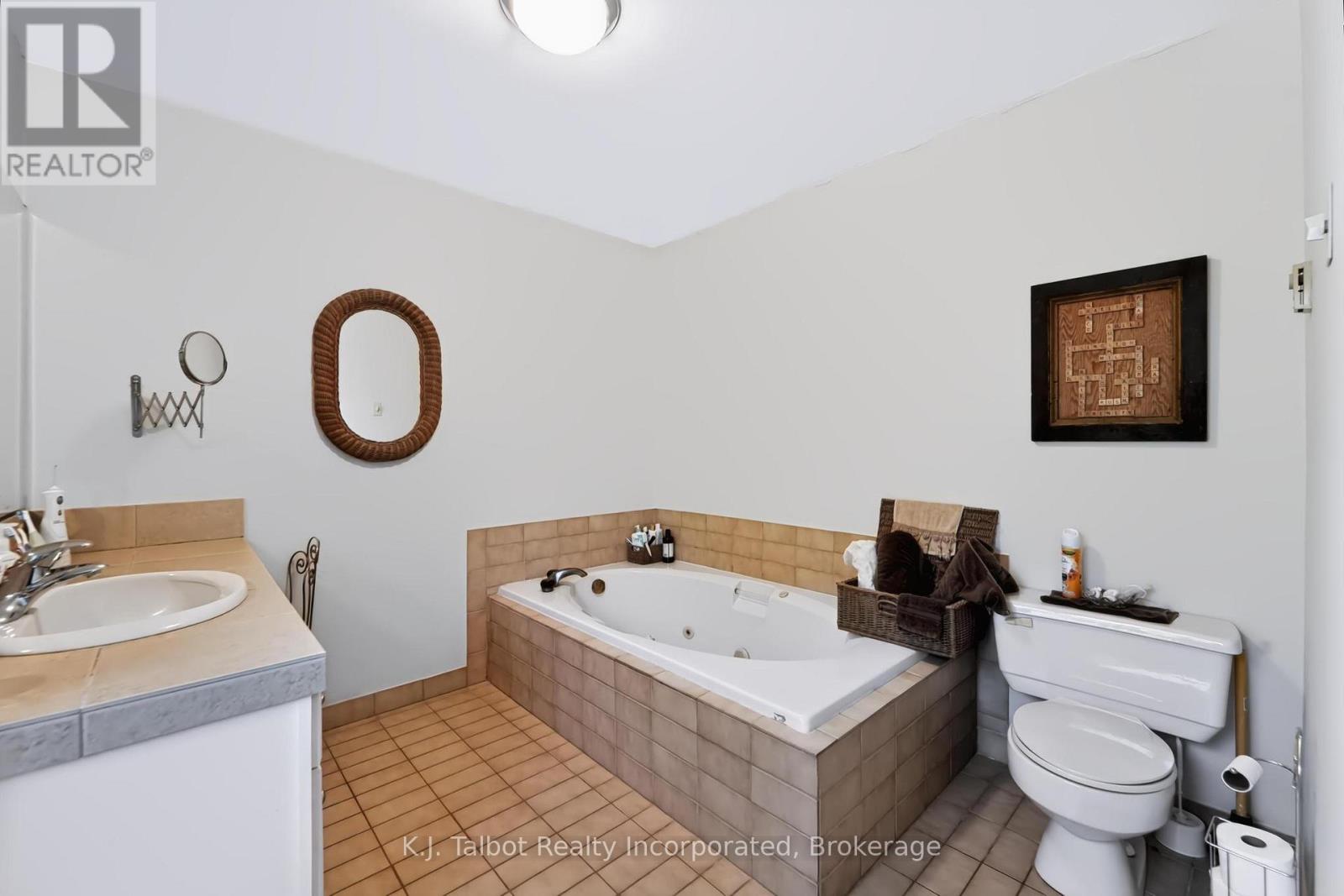 33786 Crystal Springs Road, R. R. #1 Road, Bluewater, Ontario N0M 1G0 - Photo 34 - X13867562