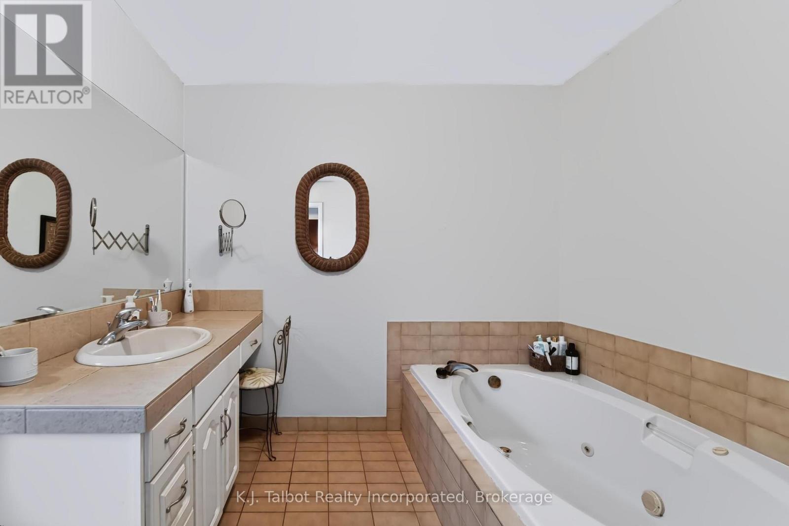 33786 Crystal Springs Road, R. R. #1 Road, Bluewater, Ontario N0M 1G0 - Photo 35 - X13867562
