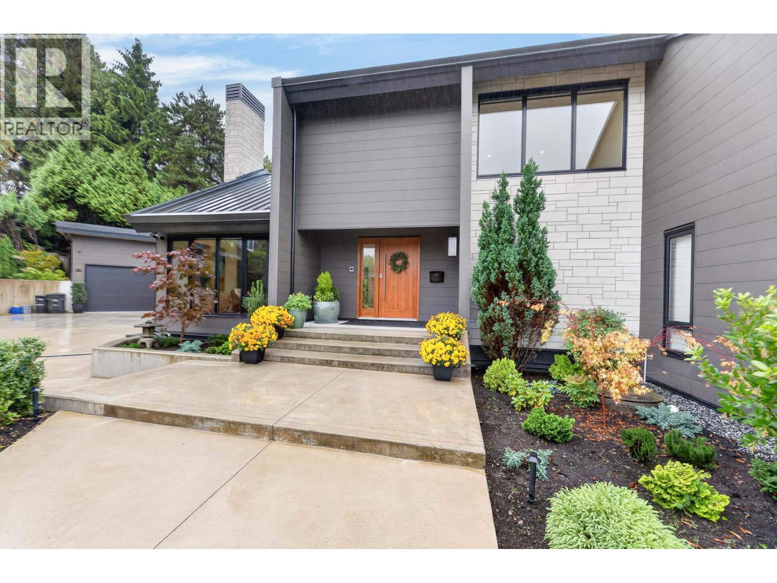6356 Palace Place, Burnaby, British Columbia  V5E 1Z7 - Photo 3 - R3171653