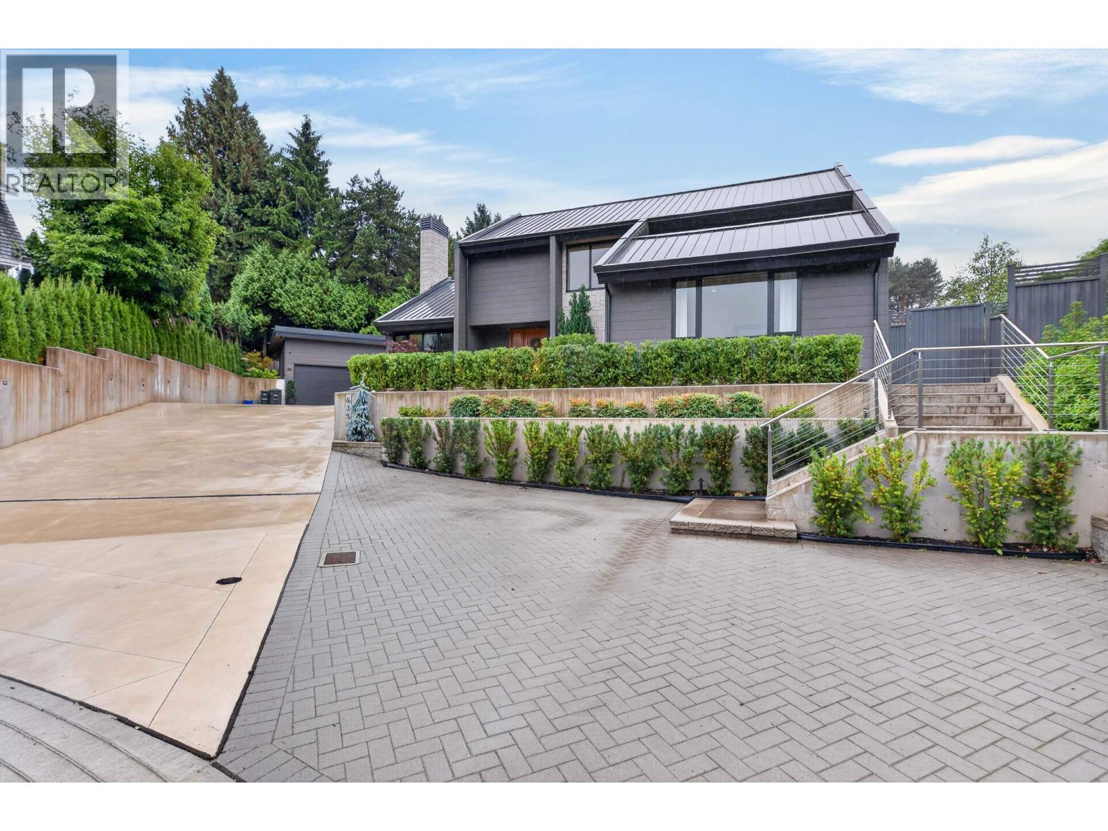 6356 Palace Place, Burnaby, British Columbia  V5E 1Z7 - Photo 2 - R3171653