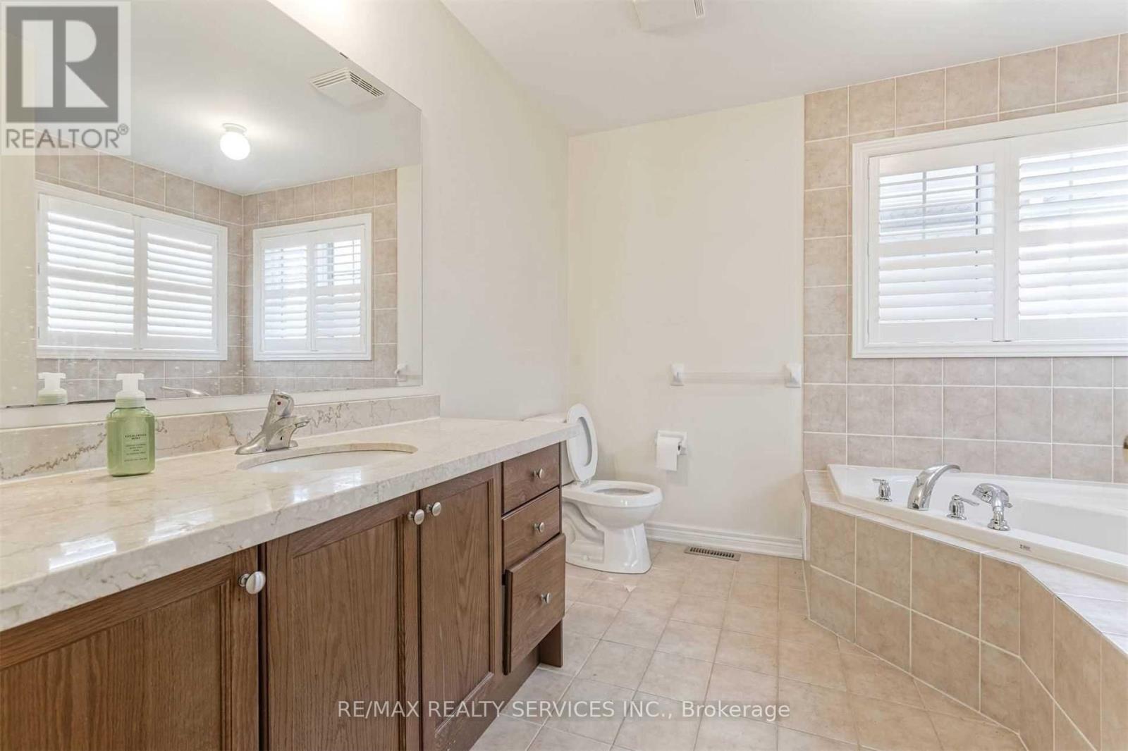 Upper - 3 Coolwater Drive, Brampton, Ontario  L6R 0X7 - Photo 14 - W13867388