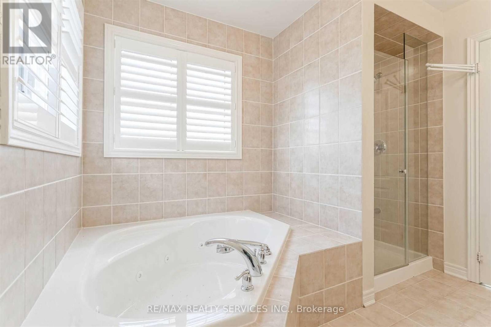 Upper - 3 Coolwater Drive, Brampton, Ontario  L6R 0X7 - Photo 15 - W13867388