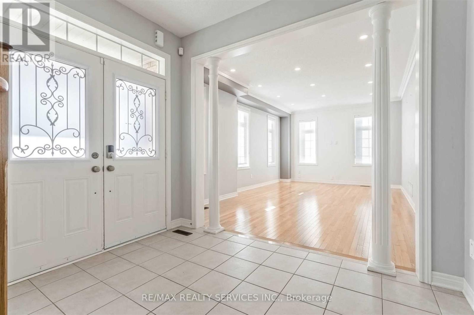Upper - 3 Coolwater Drive, Brampton, Ontario  L6R 0X7 - Photo 3 - W13867388
