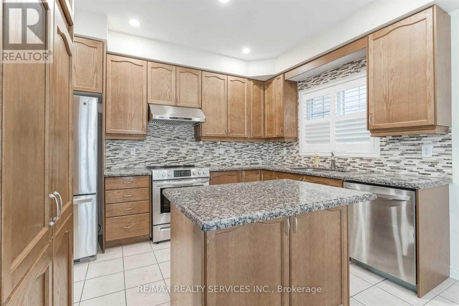 Upper - 3 Coolwater Drive, Brampton, Ontario  L6R 0X7 - Photo 6 - W13867388