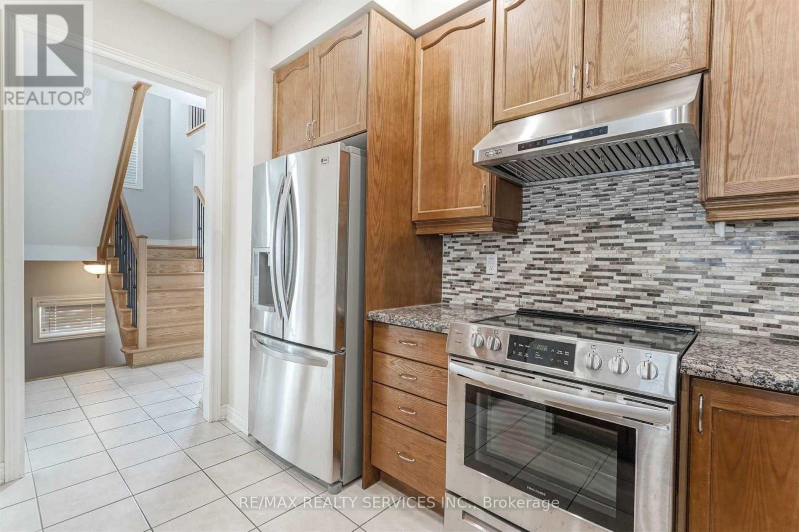 Upper - 3 Coolwater Drive, Brampton, Ontario  L6R 0X7 - Photo 7 - W13867388