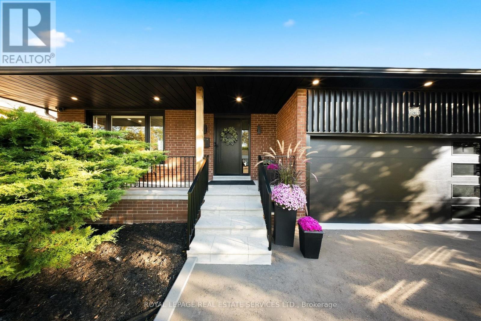 655 Netherton Crescent, Mississauga, Ontario  L4Y 2M5 - Photo 3 - W13867392