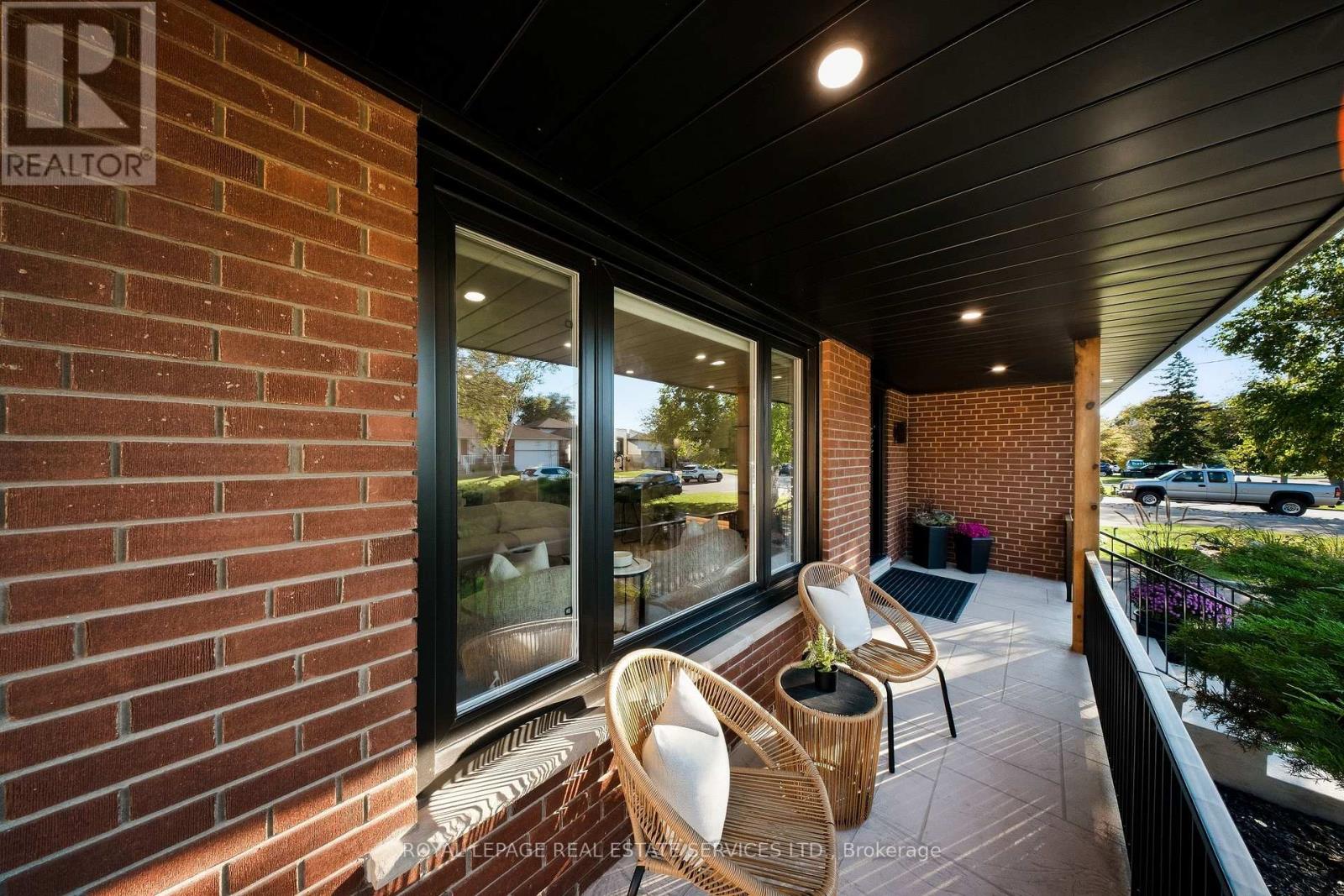 655 Netherton Crescent, Mississauga, Ontario  L4Y 2M5 - Photo 4 - W13867392