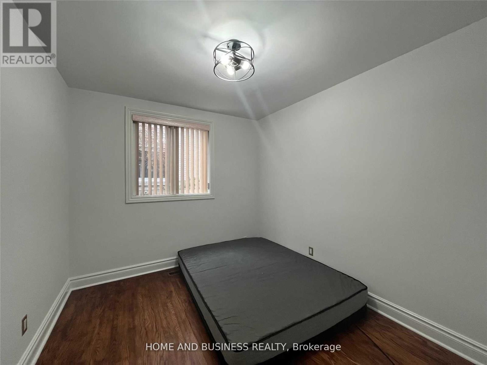 Lower - 1648 Sunnycove Drive, Mississauga, Ontario L4X 1B7 - Photo 11 - W13867400
