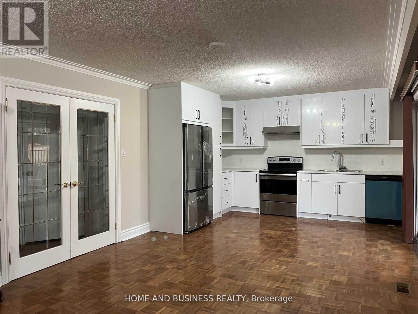 Lower - 1648 Sunnycove Drive, Mississauga, Ontario L4X 1B7 - Photo 4 - W13867400
