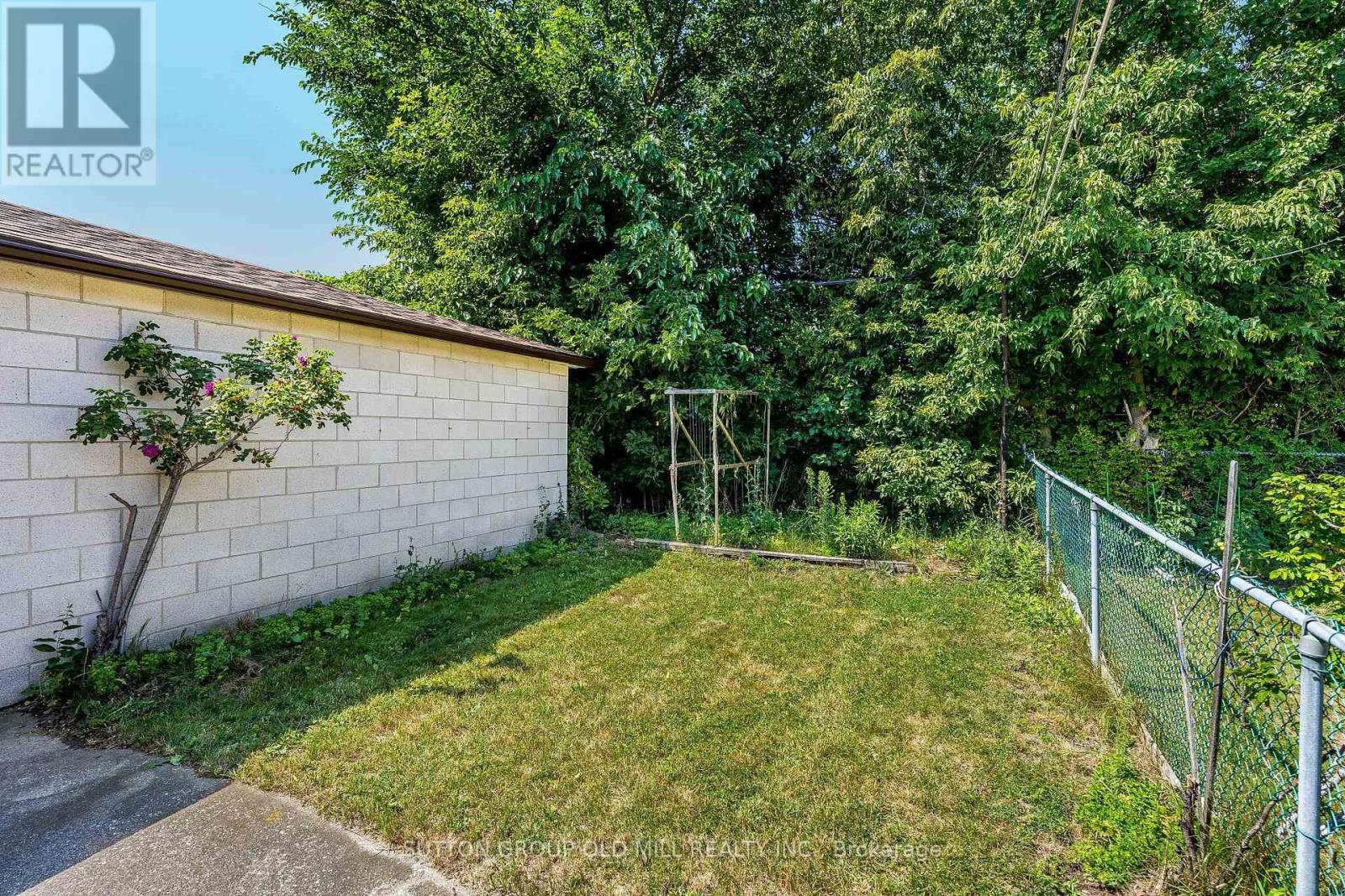 151 Lanyard Road, Toronto, Ontario  M9M 1Z3 - Photo 21 - W13867408