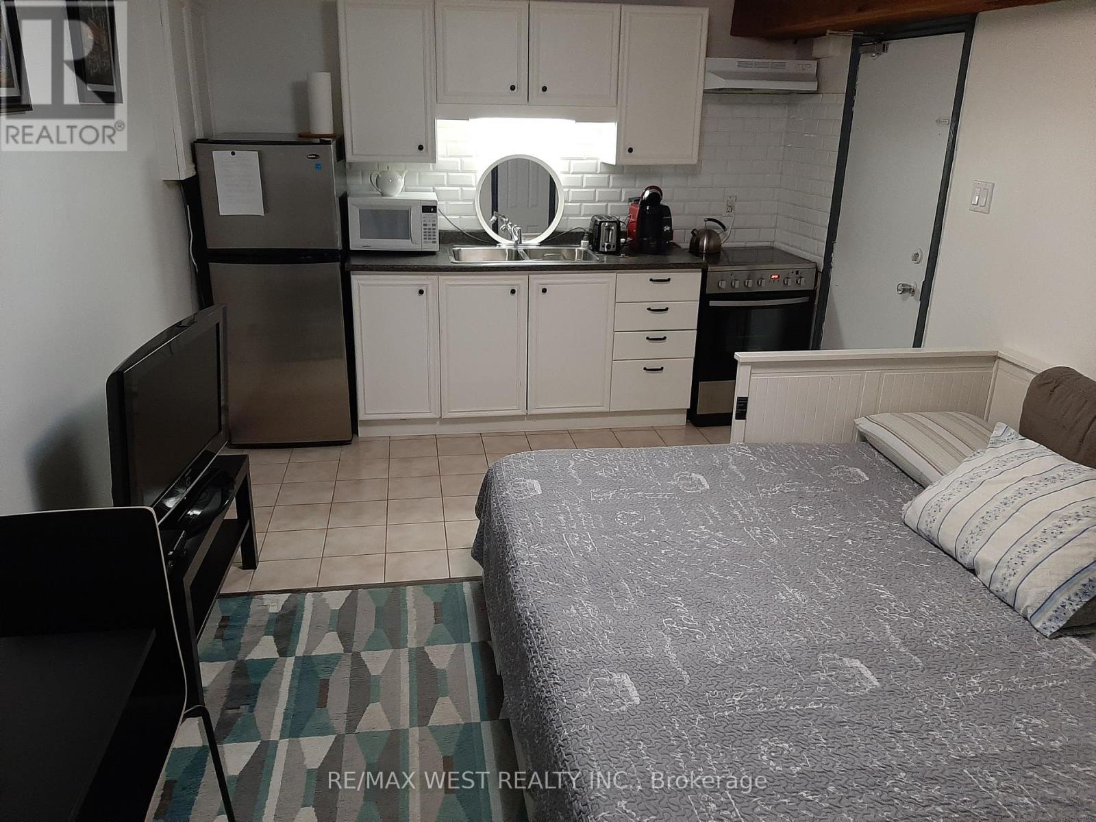 B1 - 34 Penhurst Avenue, Toronto, Ontario  M8Y 3A9 - Photo 2 - W13867516