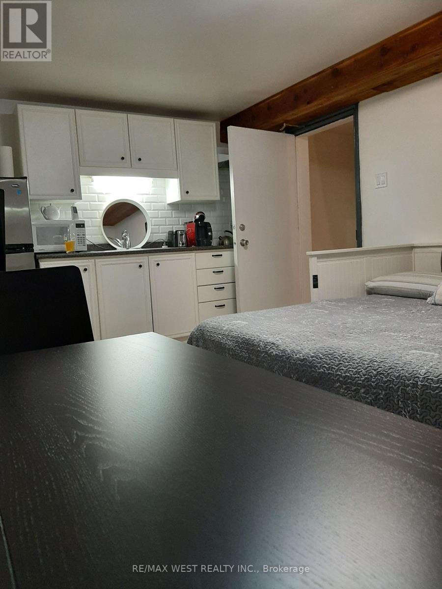 B1 - 34 Penhurst Avenue, Toronto, Ontario  M8Y 3A9 - Photo 4 - W13867516