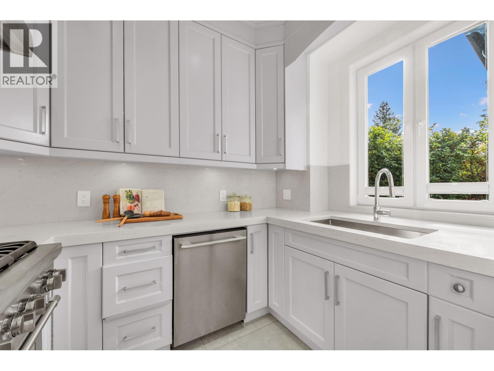 8580 Camden Crescent, Richmond, British Columbia  V7C 3G4 - Photo 15 - R3171785