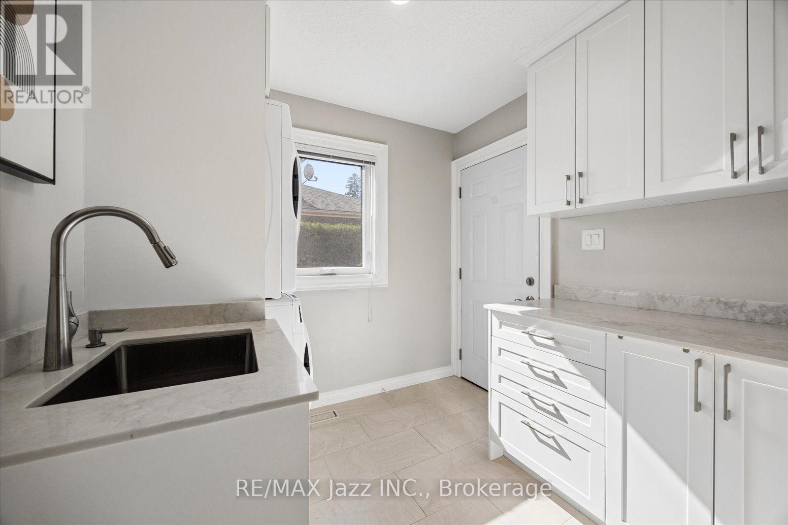 35 Ward Street, Whitby, Ontario  L1M 1G9 - Photo 15 - E13867652